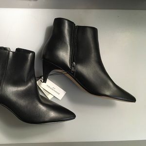 NEW Banana Republic kitten heel bootie